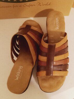 Vintage Walking Cradles Tan Sandals 6 M